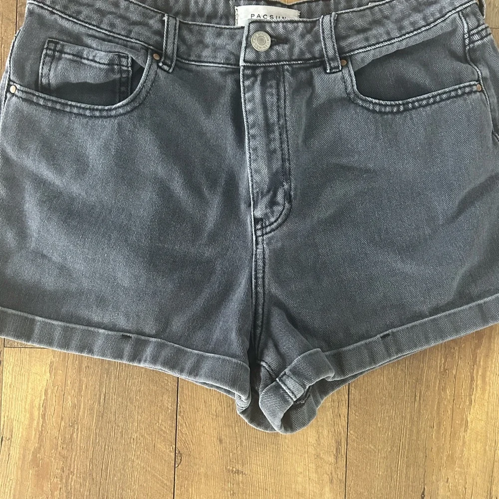 PacSun Mom Shorts Size 30 Washed Black High Rise Denim. - Picture 4 of 9
